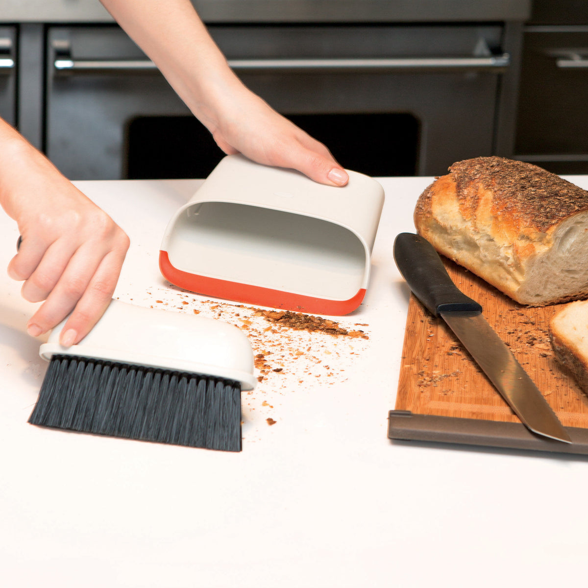 compact-dustpan-and-brush-set-r7 1334280_7_compact_dustpan_brush_set.jpg