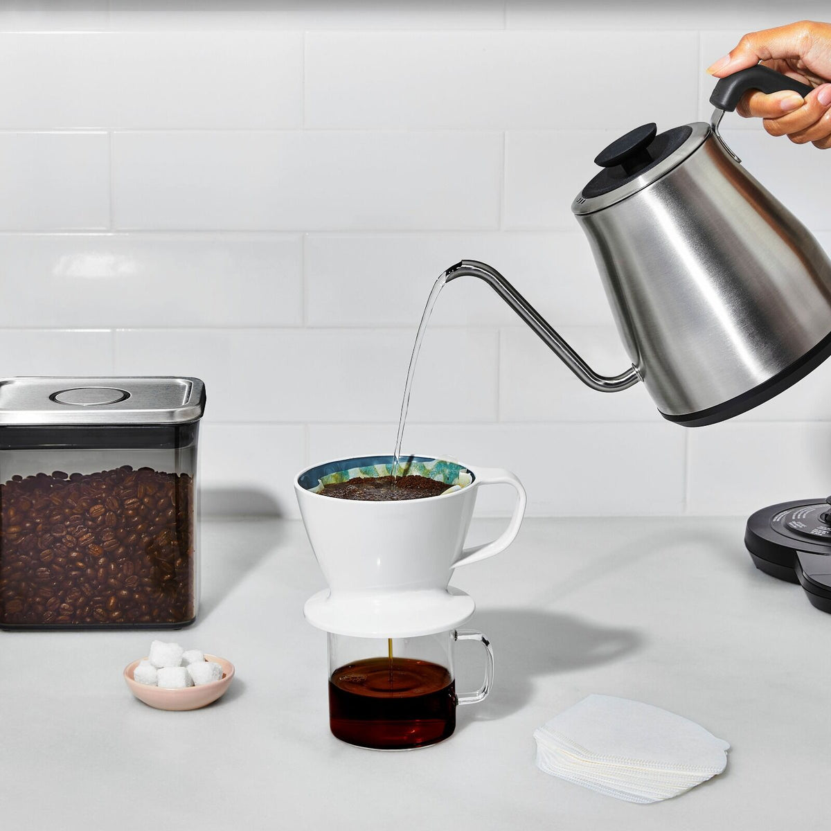 adjustable-temperature-pour-over-kettle-t8 brew_adjustabletemperaturekettle_8717100v2_06.jpg