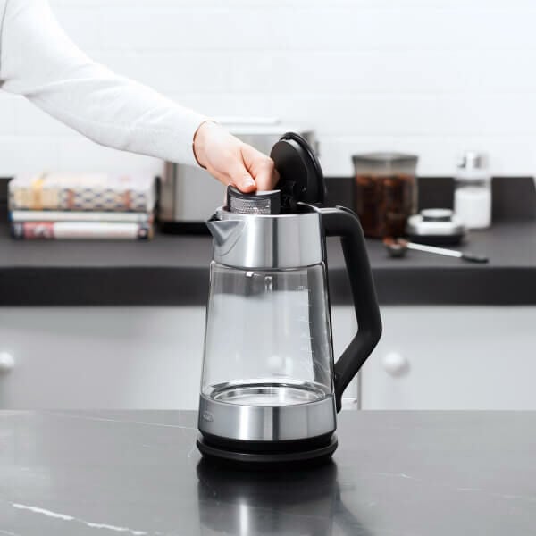 cordless-glass-electric-kettle-z6 lifestyle5.jpg