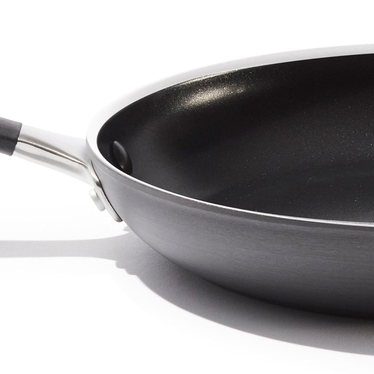 non-stick-pro-every-day-2-piece-frypan-set-l0 oxo_cc010473-001_nonstick-everyday-2pc-fry-pan-set_pdp_07.jpg