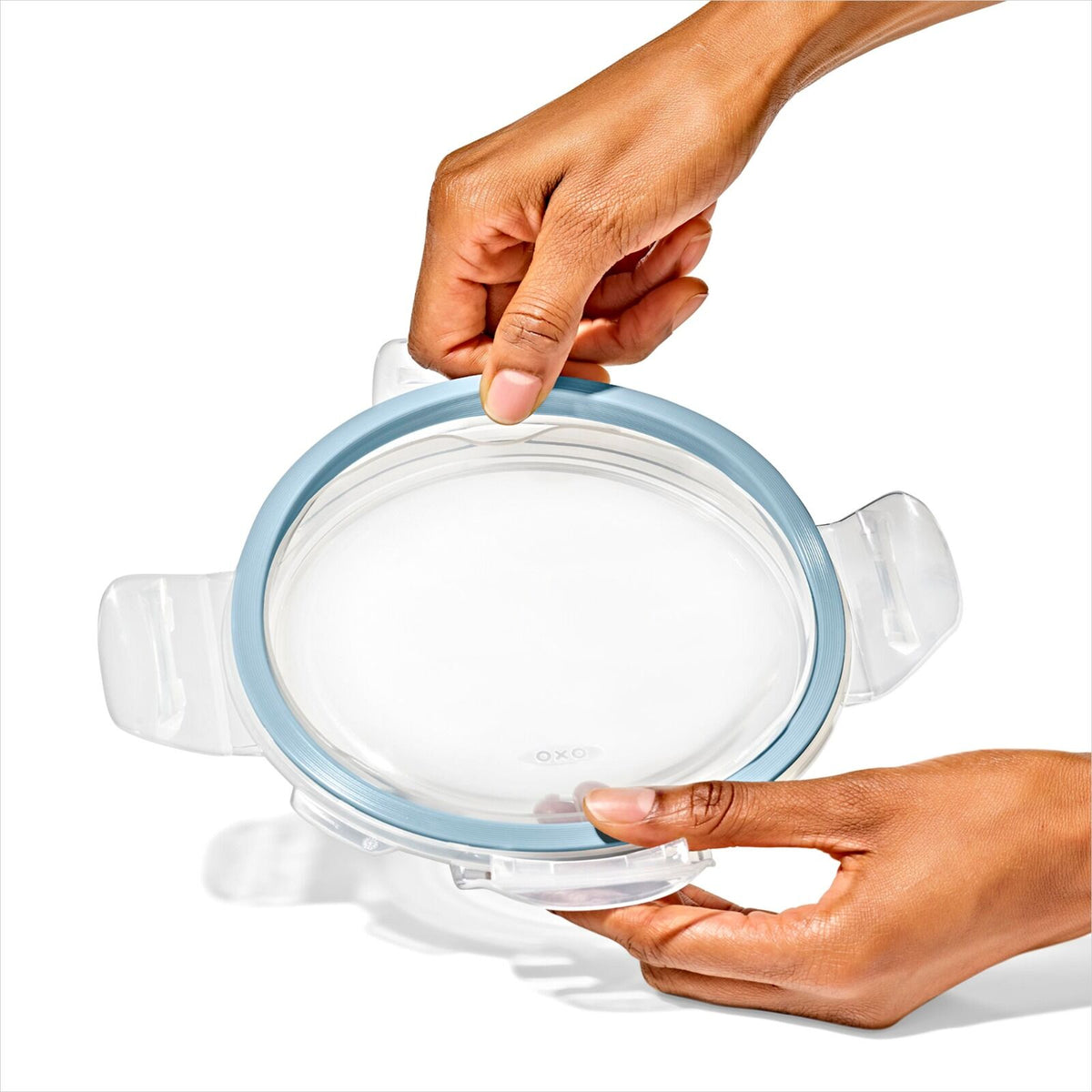 8-piece-smart-seal-glass-round-container-set-arctic-blue-i9 oxo_smartseal_round-glass-arctic_pdp_05_5.jpeg