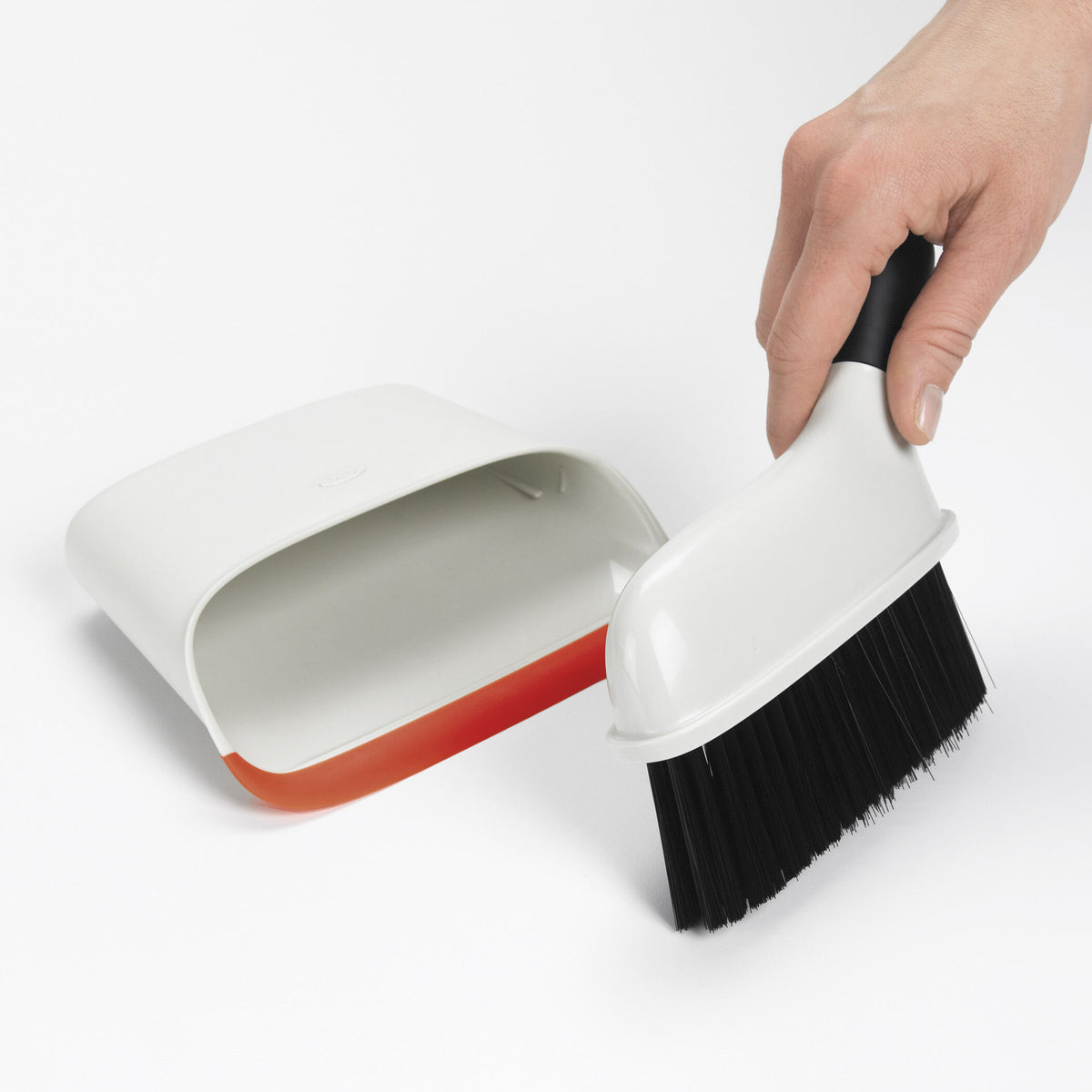 compact-dustpan-and-brush-set-r7 1334280_3_compact_dustpan_brush_set.jpg