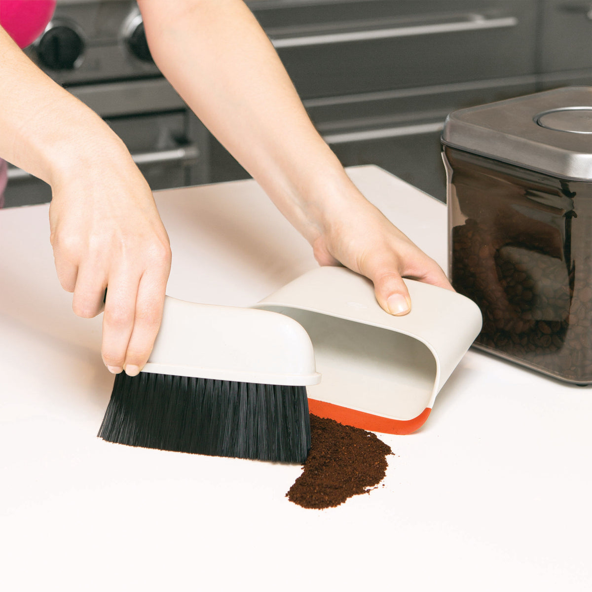 compact-dustpan-and-brush-set-r7 1334280_8_compact_dustpan_brush_set.jpg