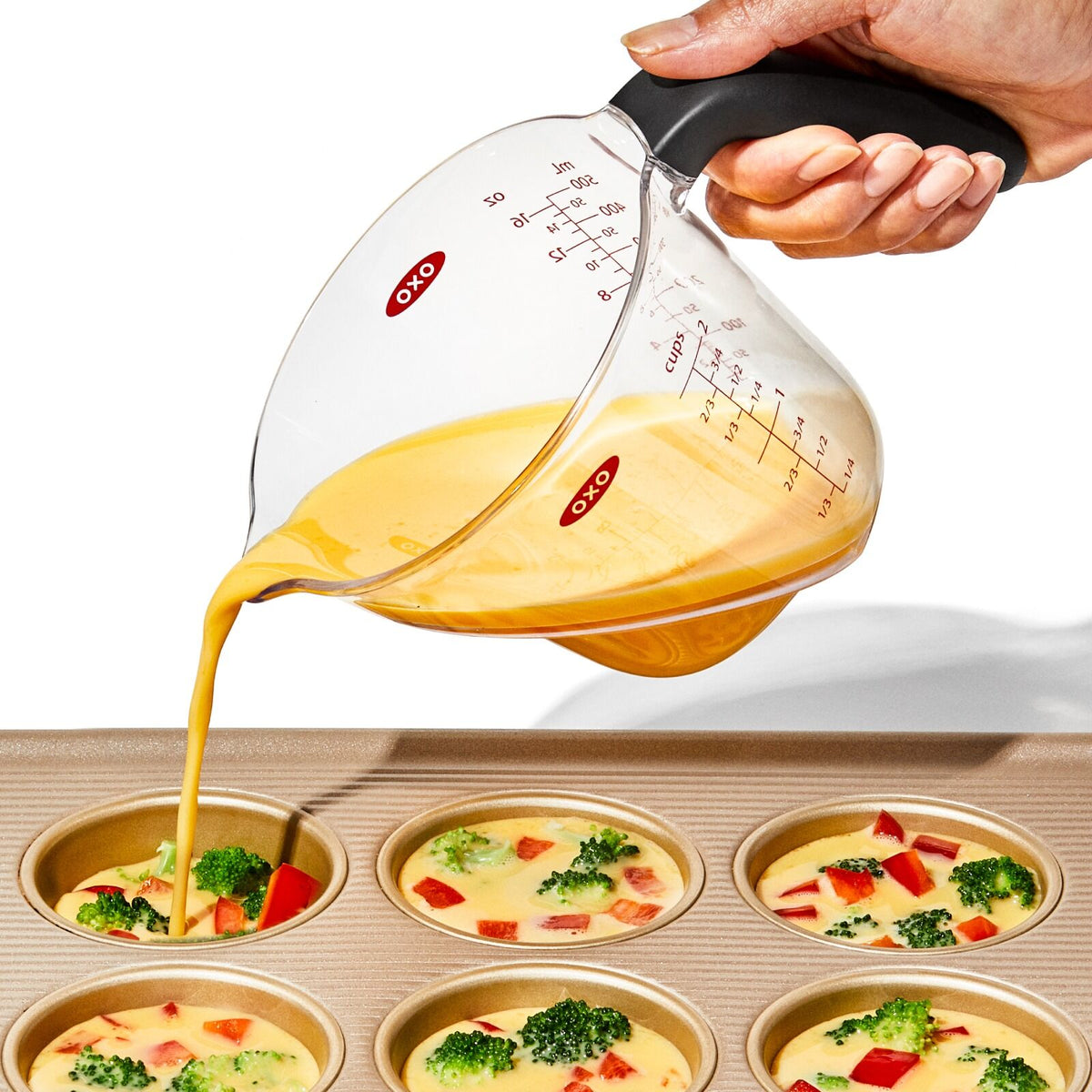 2-cup-angled-measuring-cup-v3 gg_70981v6_2cupangledmeasuringcup_pdp_05.jpg