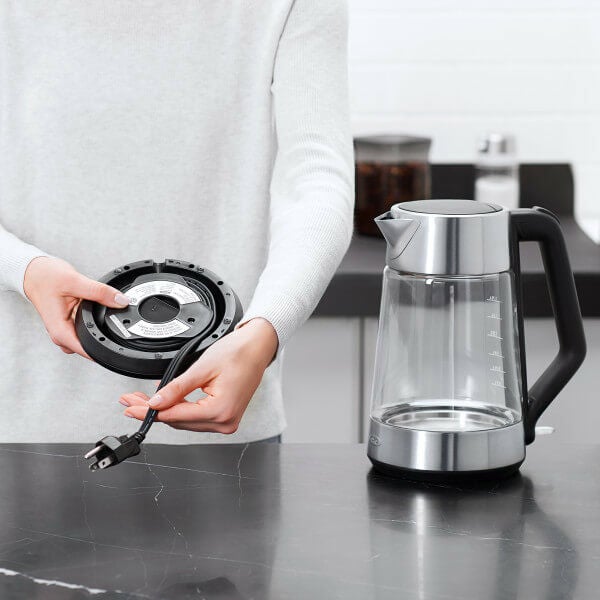 cordless-glass-electric-kettle-z6 lifestyle3.jpg