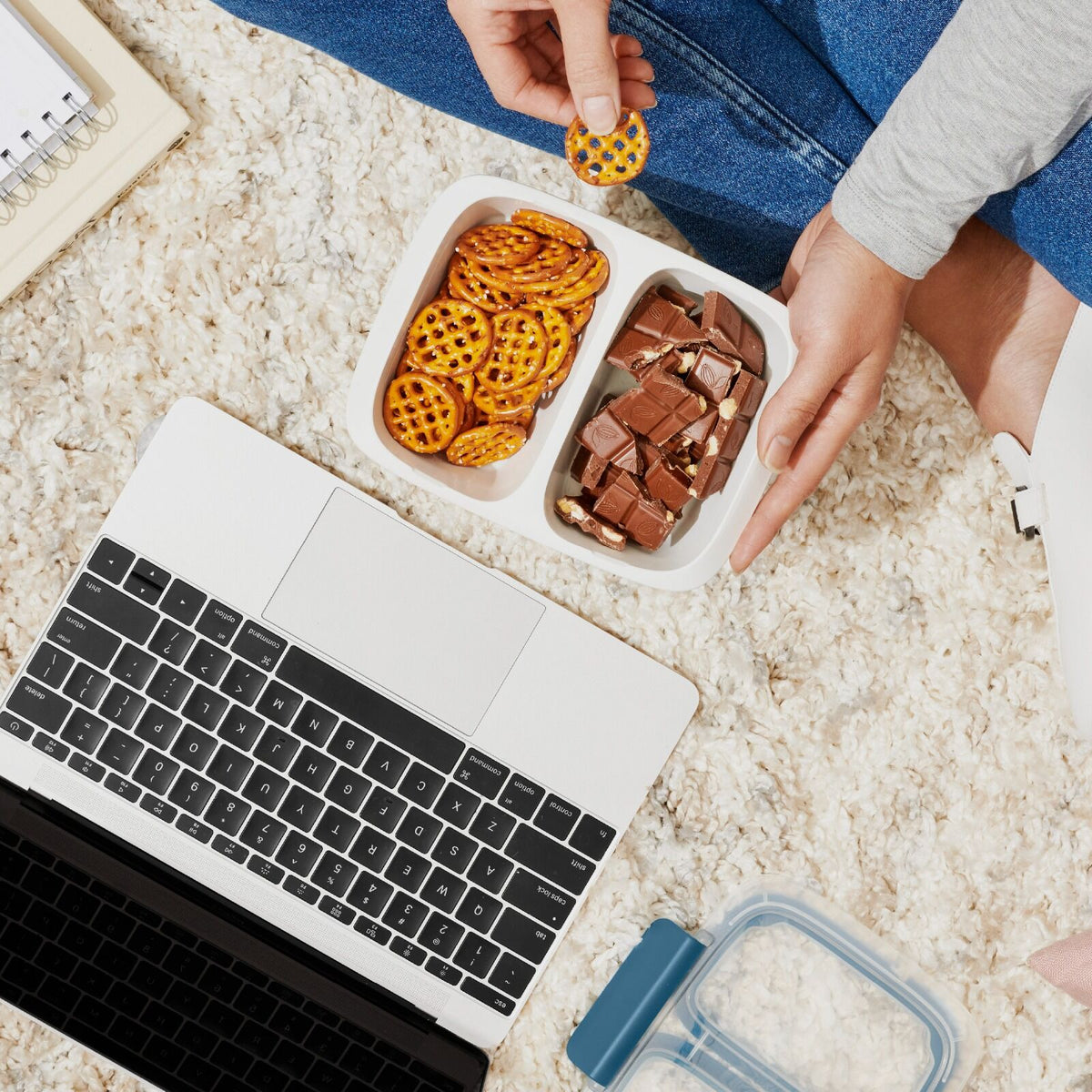 prep-and-go-2-cup-divided-container-e0 oxo_prepgo_2cup-divided-container_apdp_pdp_04_1_.jpeg
